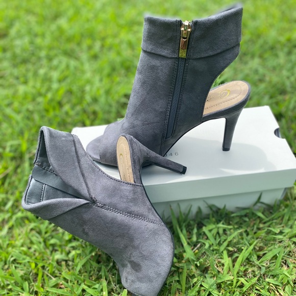 Women boots - Picture 1 of 8